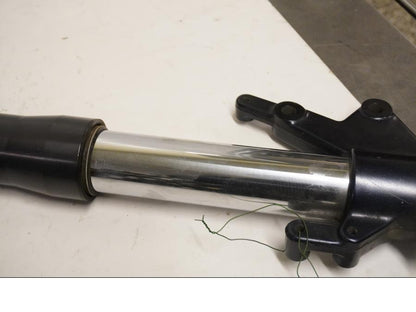 Höger sida på Gaffelben från en KTM 625 Duke II -2002 motorcykel.