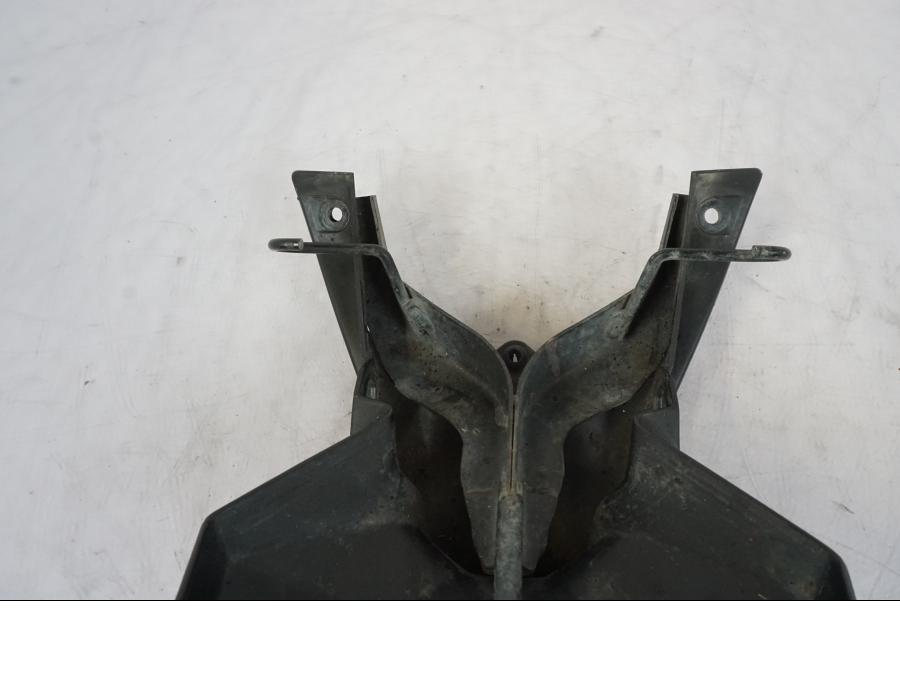 Extrabild1 på Skylthållare från en Kawasaki ER-6F -2010 motorcykel.