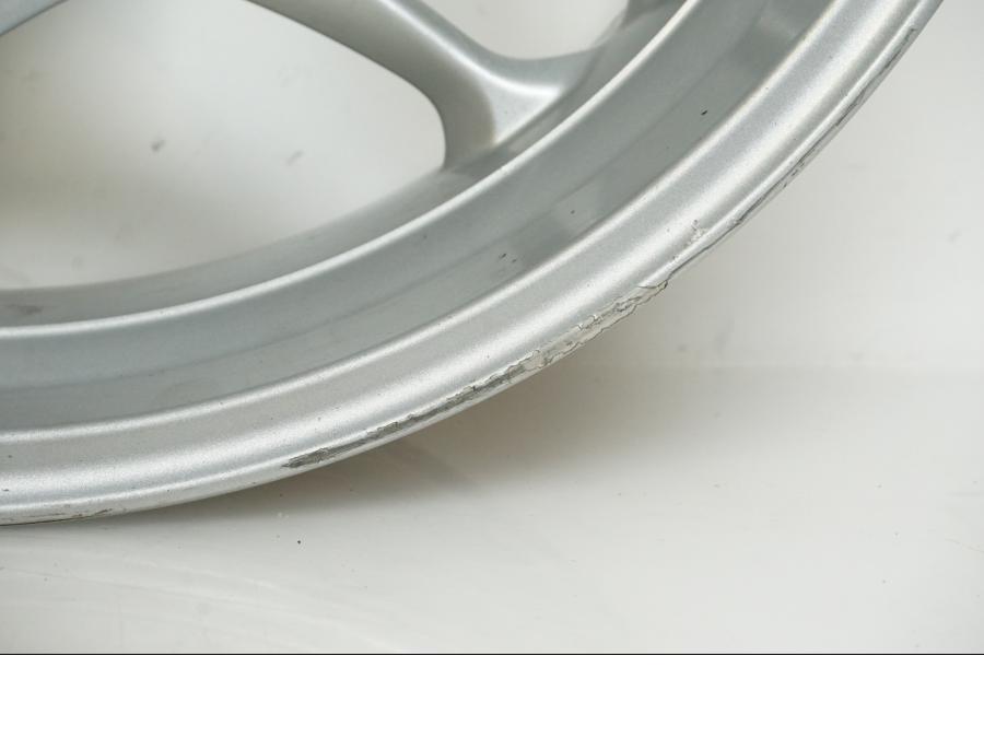 Extrabild4 på Fälg från en BMW R 1200 R -2009 motorcykel.