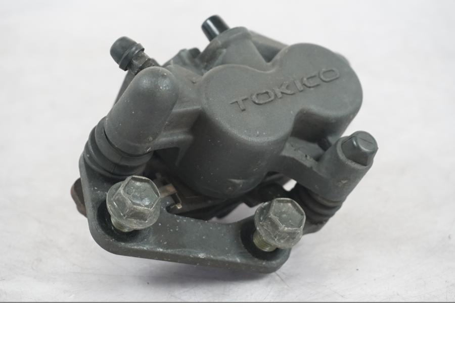 Baksidan på Bromsok från en Suzuki SV 650 -1999 motorcykel.