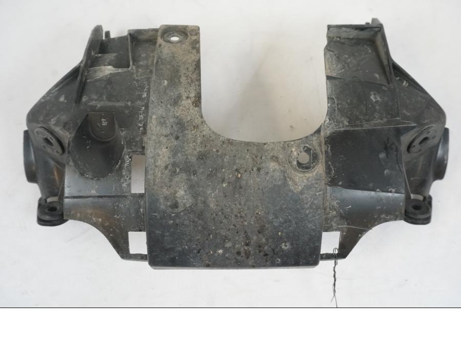 Framsidan på Magkåpa från en Suzuki VZR 1800 -2009 motorcykel.