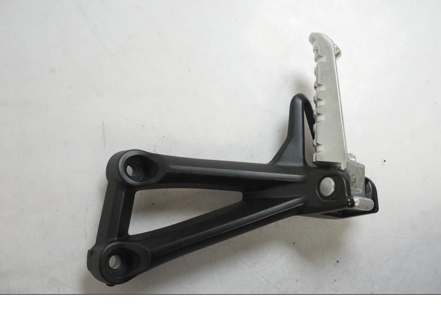 Framsidan på Fotpinne från en Yamaha MT-09 -2019 motorcykel.