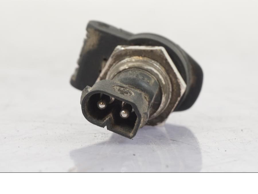 Vänster sida på El uttag 12 V från en BMW R 1200 GS -2005 motorcykel.