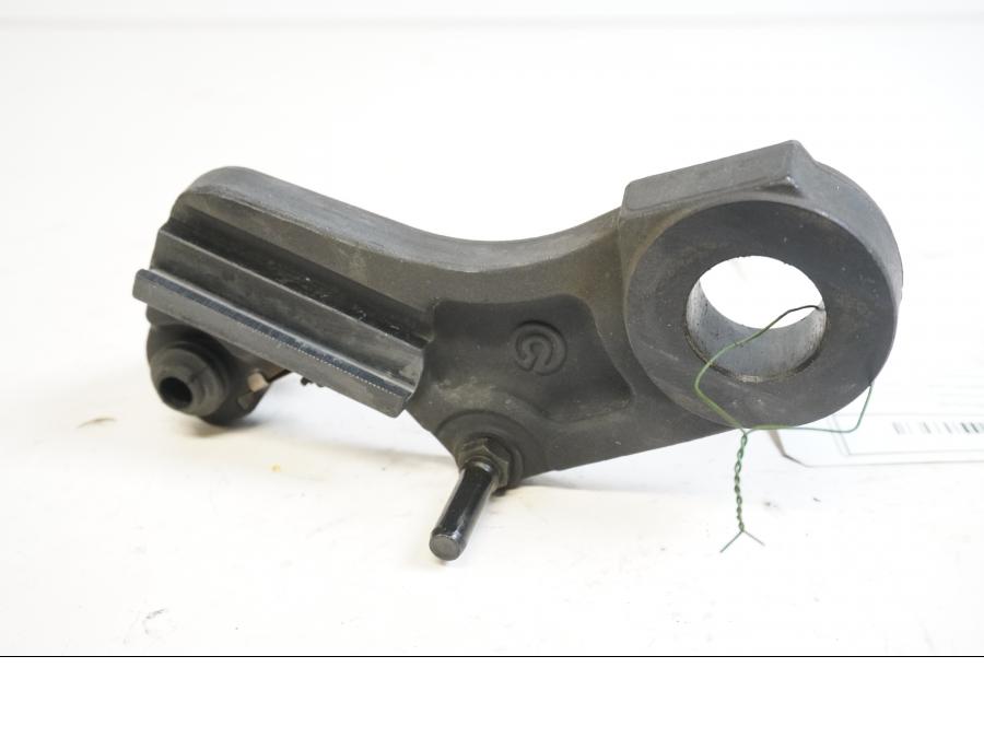 Baksidan på Bromsoksfäste från en KTM 990 Super Duke R -2010 motorcykel.