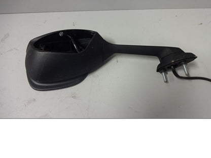 Snett uppifrån på Backspegel från en Suzuki GSX-R 750 -2015 motorcykel.