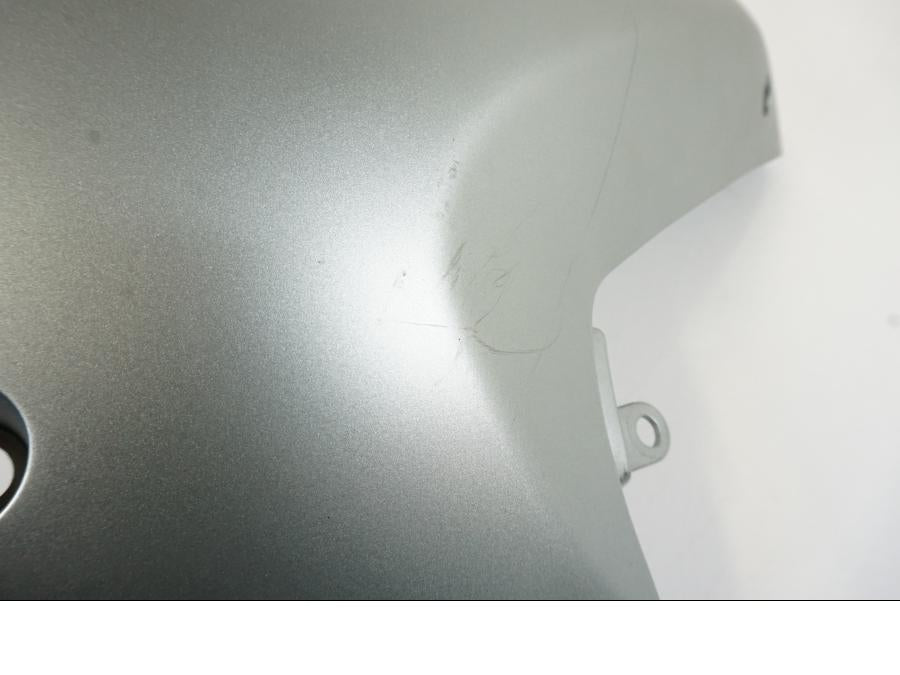 Vänster sida på Sidkåpa från en Suzuki DL 650 -2004 motorcykel.