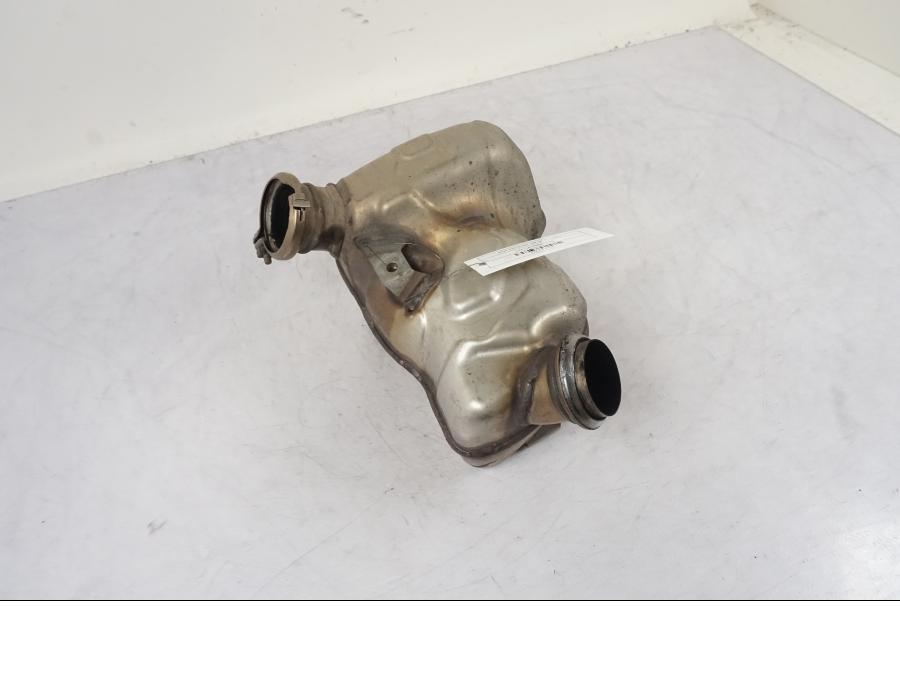 Framsidan på Mellanburk från en KTM 790 Duke -2018 motorcykel.