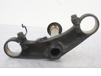 Snett nerifrån på Gaffelkrona från en Honda NT 650 V -2002 motorcykel.