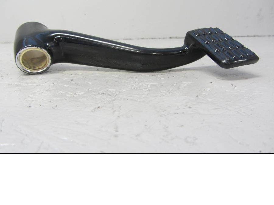 Framsidan på Bromspedal från en H-D Sportster 1200 XL1200C -2017 motorcykel.