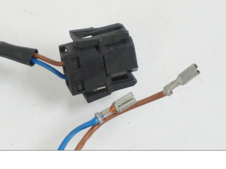 Baksidan på Kablage från en BMW F 650 CS -2002 motorcykel.