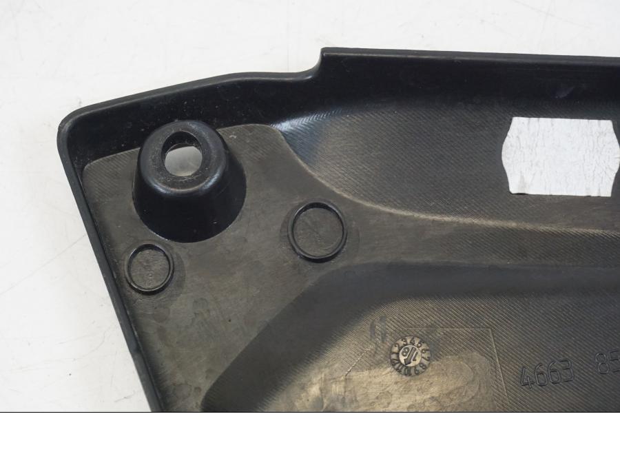 Snett nerifrån på Sidkåpa från en BMW R 1250 GS -2019 motorcykel.