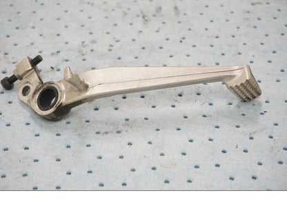 Höger sida på Bromspedal från en Kawasaki Ninja H2 -2019 motorcykel.