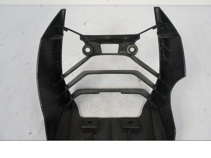 Snett nerifrån på Hasplåt från en KTM 125 Duke -2017 motorcykel.