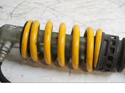 Baksidan på Stötdämpare från en Honda CBR 600 -2002 motorcykel.