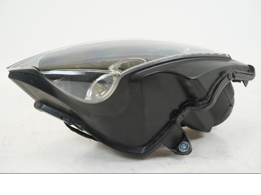 Höger sida på Strålkastare från en Honda VFR 800 -2003 motorcykel.