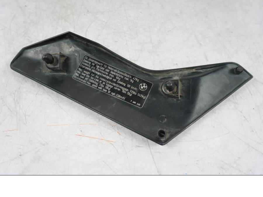 Baksidan på Sidopanel från en BMW R 1200 GS -2005 motorcykel.