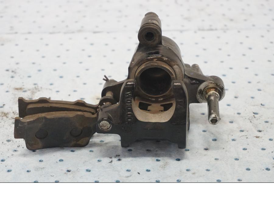 Baksidan på Bromsok från en KTM 125 Duke -2017 motorcykel.