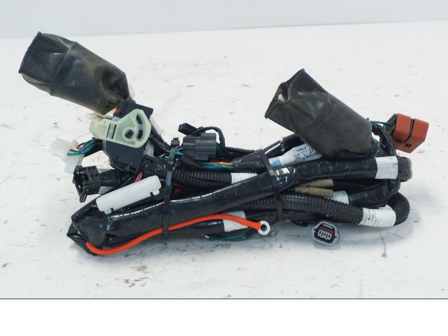 Snett uppifrån på Kabelstam från en Kymco Agility 125 -2019 scooter.