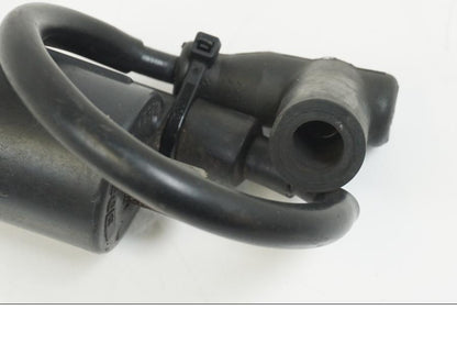 Vänster sida på Tändspole från en Aprilia RS 125 -2008 motorcykel.