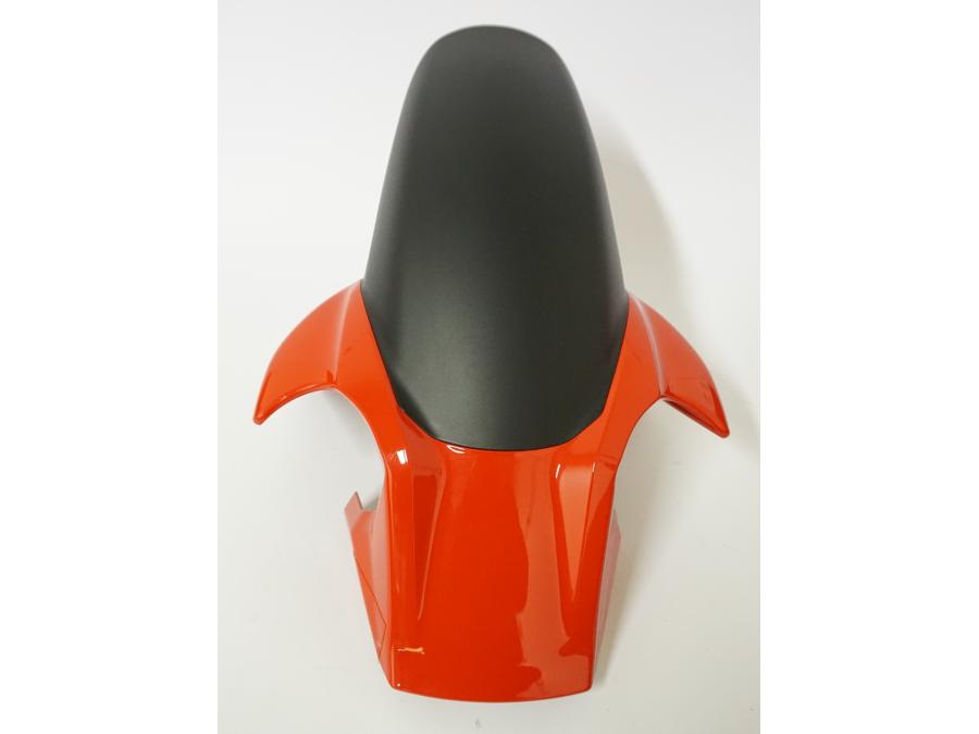 Höger sida på Framskärm från en Ducati Multistrada 1200 -2010 motorcykel.