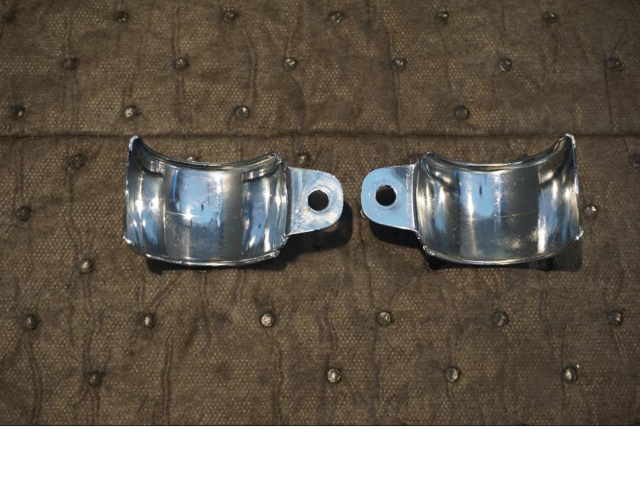 Baksidan på Blinkersfästekromkåpa från en Kawasaki VN 800 -1995 motorcykel.