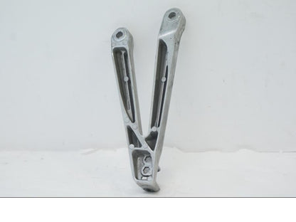 Baksidan på Fotpinnefäste från en Honda CBR 1000 RR -2005 motorcykel.