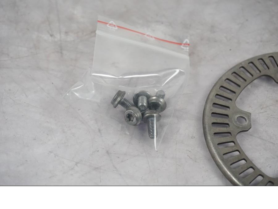 Höger sida på ABS krans från en BMW F 800 R -2018 motorcykel.