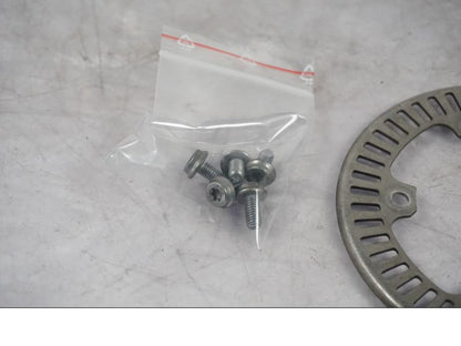 Höger sida på ABS krans från en BMW F 800 R -2018 motorcykel.