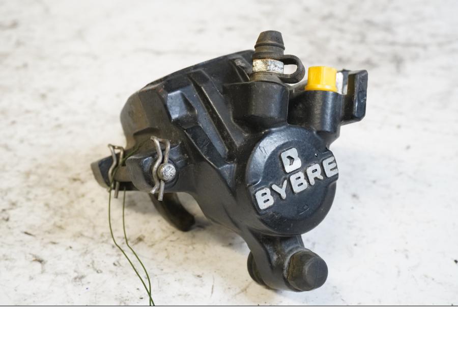 Framsidan på Bromsok från en KTM 125 Duke -2014 motorcykel.