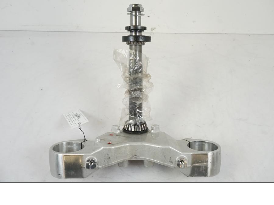 Framsidan på Gaffelkrona från en Suzuki VZR 1800 -2009 motorcykel.