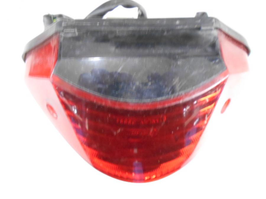 Framsidan på Baklampa från en Honda CB 900 F Hornet -2002 motorcykel.