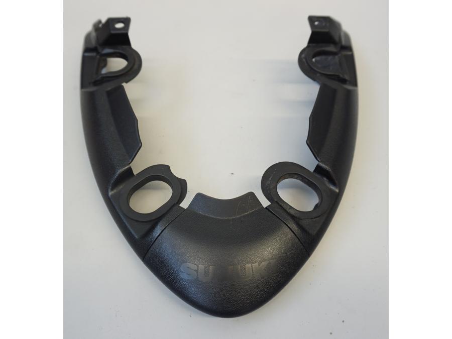 Framsidan på Bakvinge från en Suzuki SFV 650 A Gladius -2012 motorcykel.