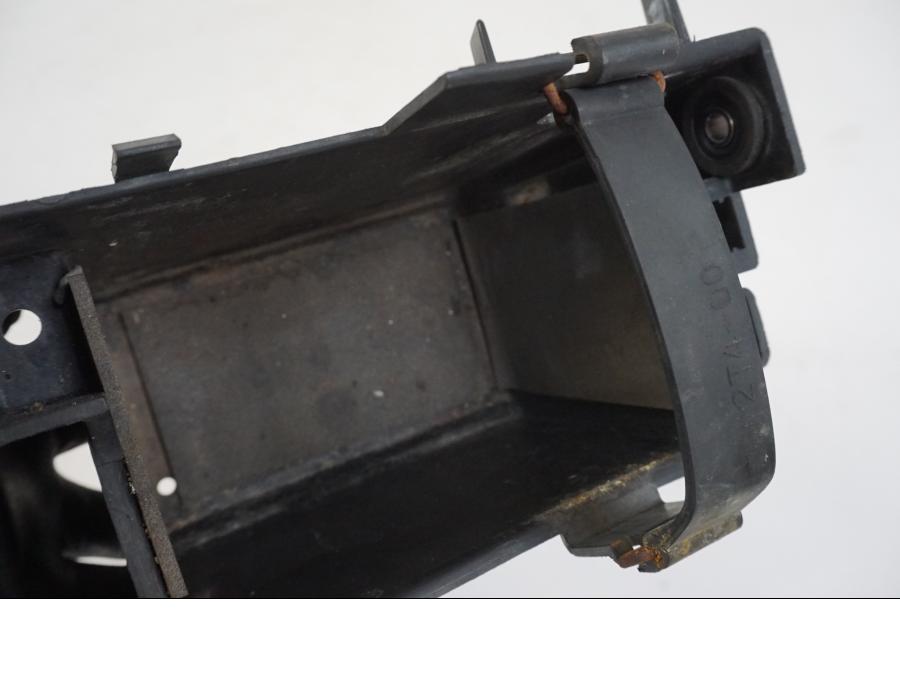 Extrabild1 på Batterihållare från en Yamaha FZR 1000 -1990 motorcykel.