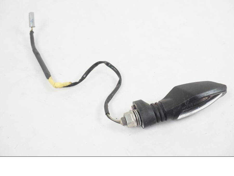 Framsidan på Blinkers LED från en KTM 390 Adventure -2021 motorcykel.