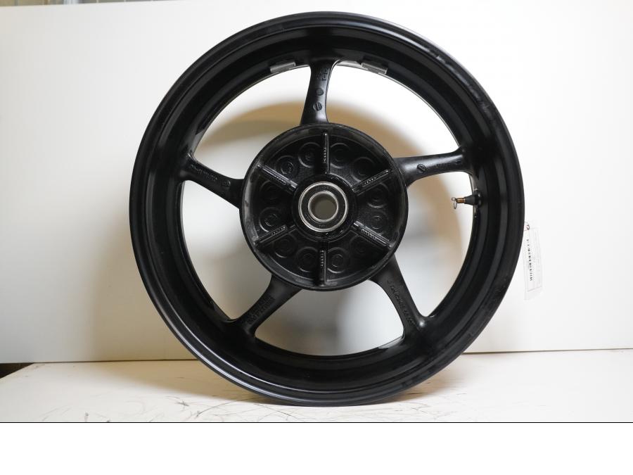 Framsidan på Fälg från en Yamaha FZ-8 -2011 motorcykel.