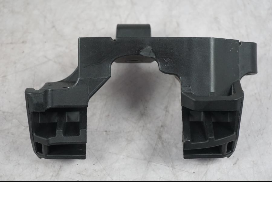 Snett uppifrån på Sadelfäste från en Ducati Multistrada V4 -2024 motorcykel.