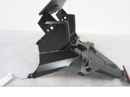 Vänster sida på Skylthållare från en Triumph Tiger Explorer -2016 motorcykel.