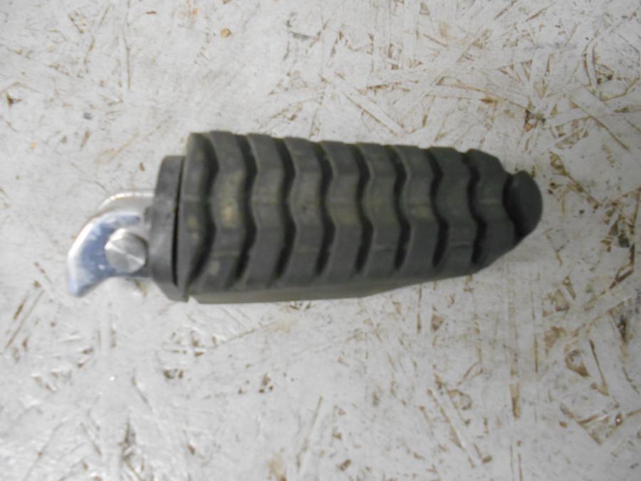 Framsidan på Fotpinne från en Triumph Tiger 800 -2016 motorcykel.