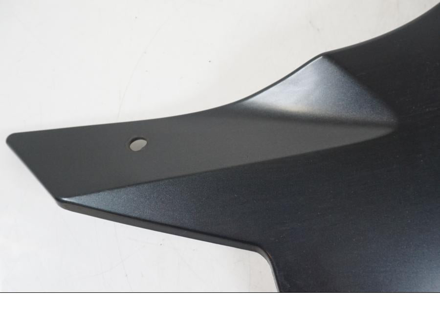 Vänster sida på Magkåpa från en Suzuki GSX-R 1000 -2007 motorcykel.