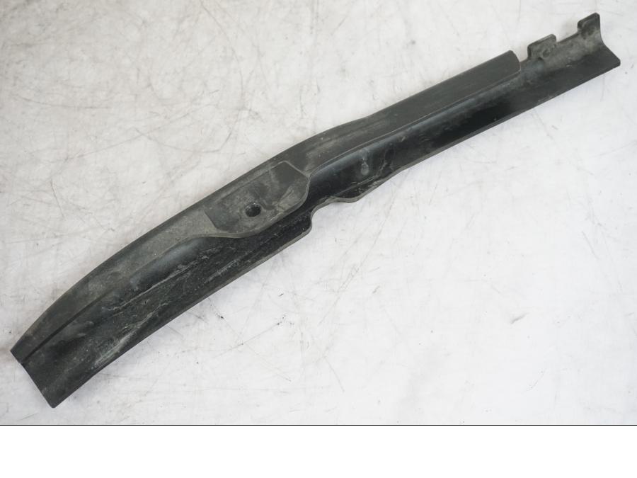 Höger sida på Plåtkåpa från en Triumph Tiger -2009 motorcykel.