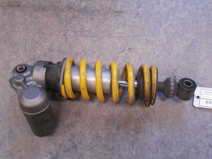 Baksidan på Stötdämpare från en Yamaha YZF R6 -1999 motorcykel.