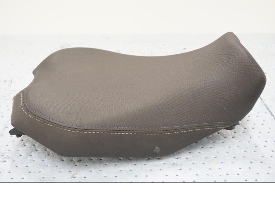 Framsidan på Sadel från en Yamaha MT-09 Tracer -2019 motorcykel.