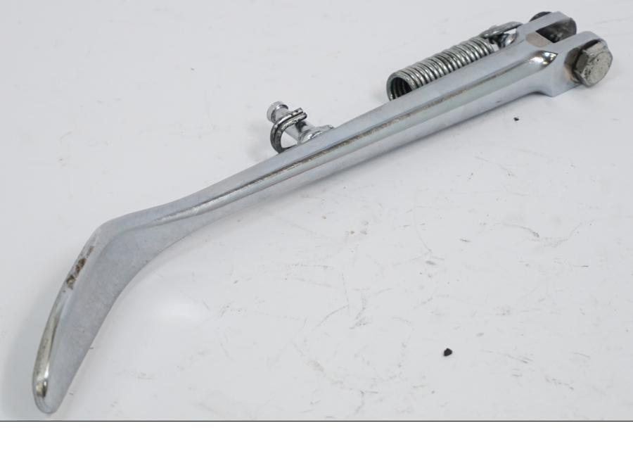 Framsidan på Sidostöd från en Kawasaki VN 1500 -2002 motorcykel.