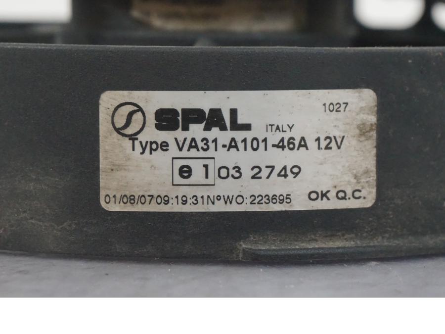 Snett nerifrån på Vattenkylfläkt från en Buell 1125 R -2008 motorcykel.