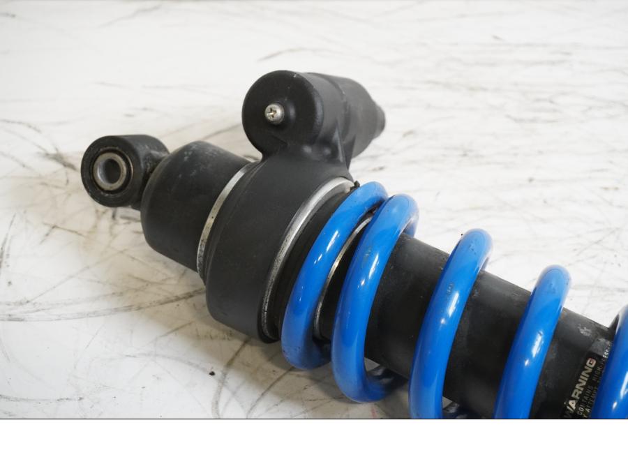 Höger sida på Stötdämpare från en Triumph Tiger -2007 motorcykel.