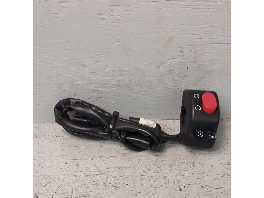 Baksidan på Styrelreglage från en Triumph Daytona 675 -2009 motorcykel.