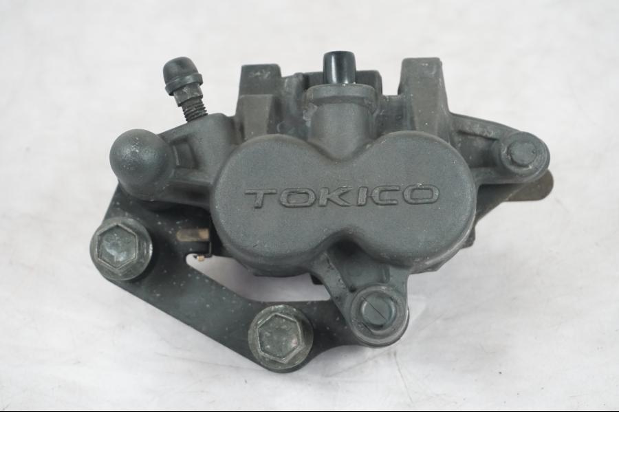 Framsidan på Bromsok från en Suzuki SV 650 -1999 motorcykel.