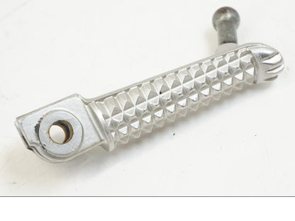 Vänster sida på Fotpinne från en Yamaha YZF 1000 R1 -2009 motorcykel.