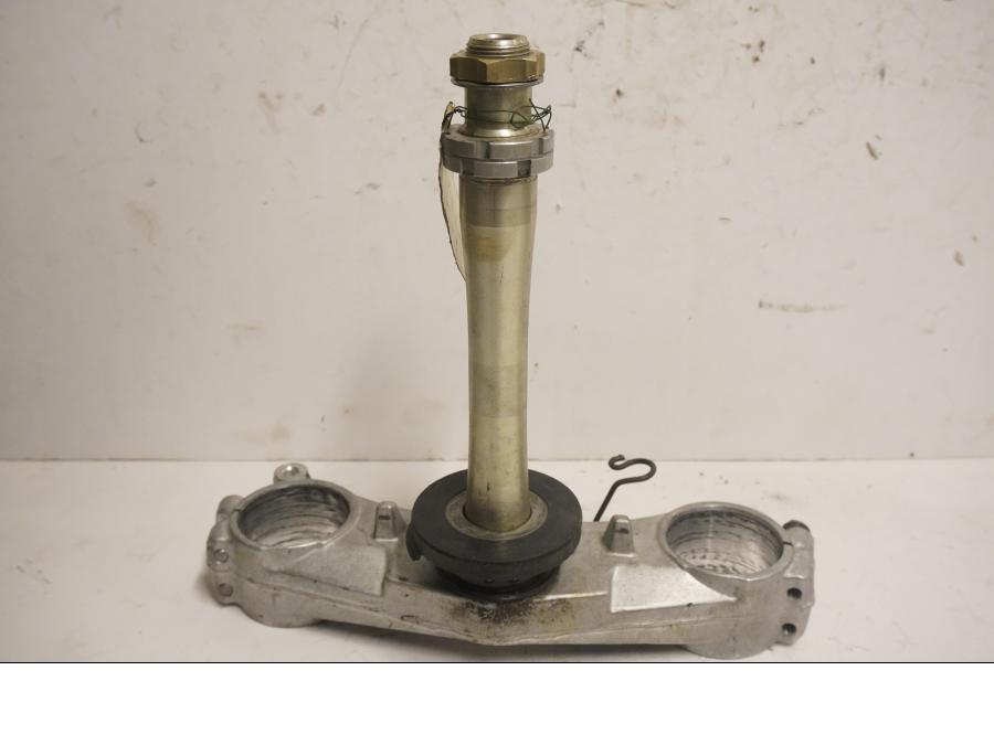 Framsidan på Gaffelkrona från en Suzuki GSX-R 1000 -2001 motorcykel.