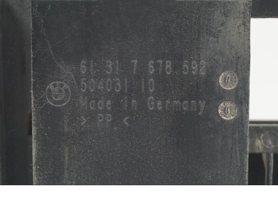 Snett nerifrån på Motronic styrenhet från en BMW R 1200 GS -2005 motorcykel.